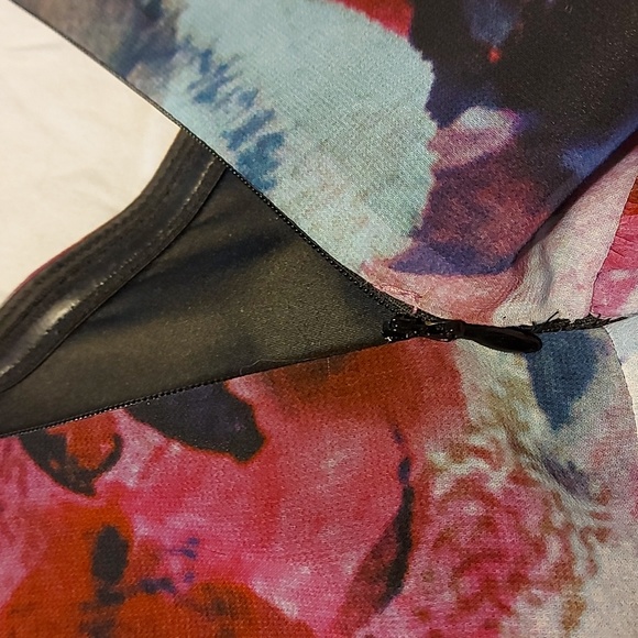 Guess halter dress - Picture 5 of 6